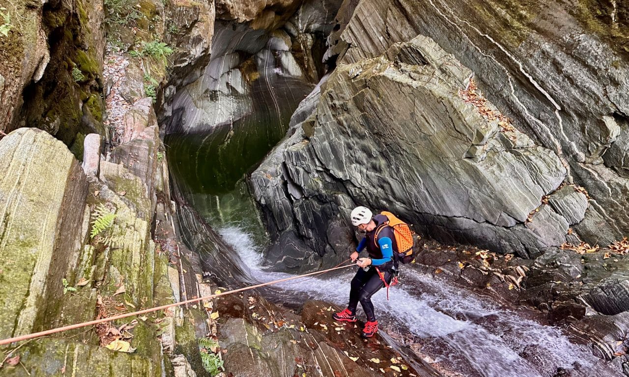 <span style="font-size:1.5em;"> CANYONING </span><br/> Canyoning au Tessin <br/> /// Août 2025 /// <br/><span style="color: #b0cc00;"> Places disponibles </span>