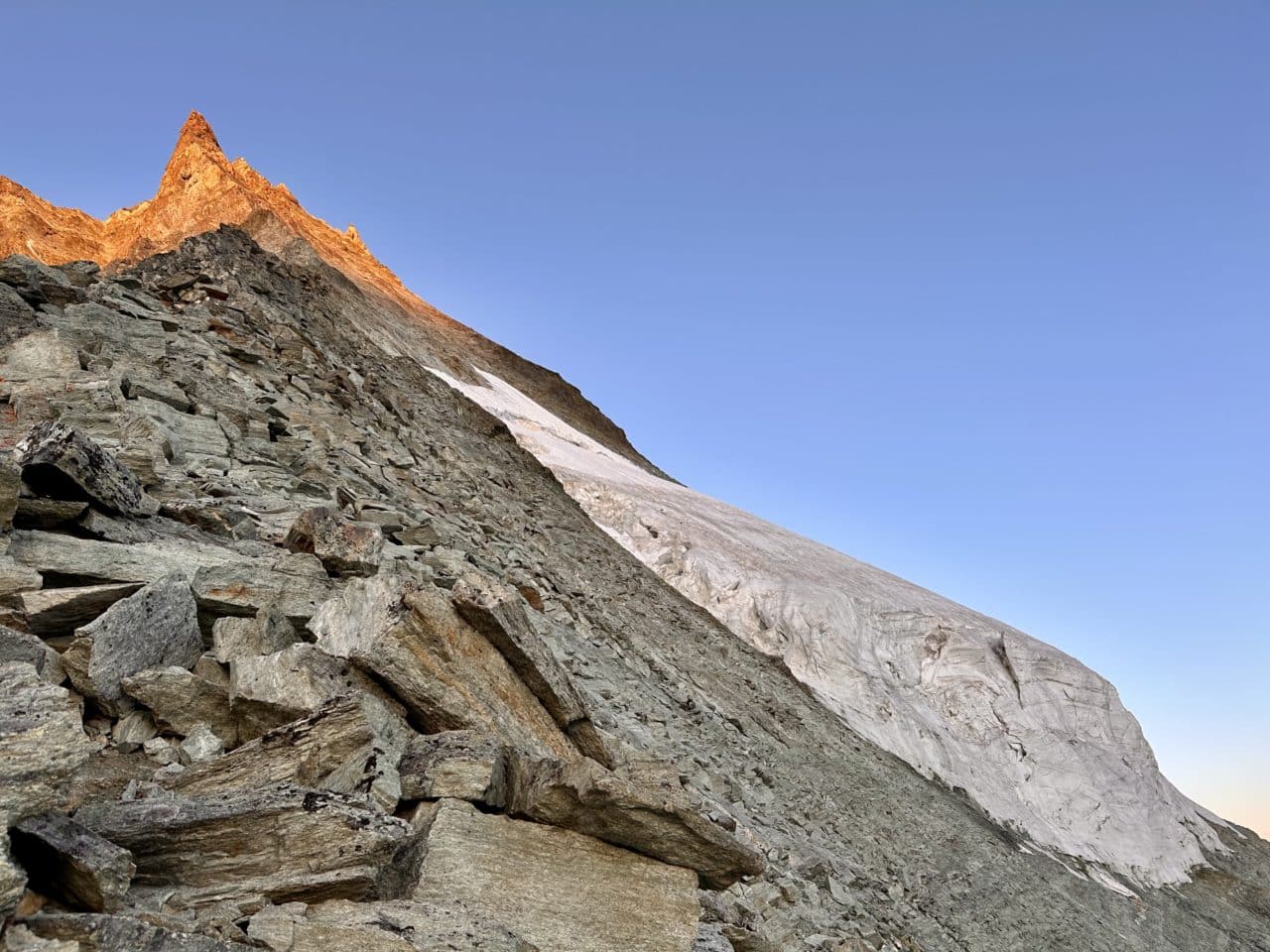 Arête des 4 ânes, Dent Blanche avec Jérôme Gottofrey guide de montagne chez Helyum