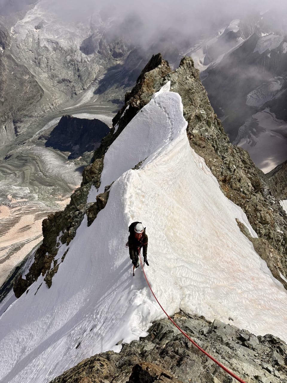 Arête des 4 ânes, Dent Blanche avec Jérôme Gottofrey guide de montagne chez Helyum