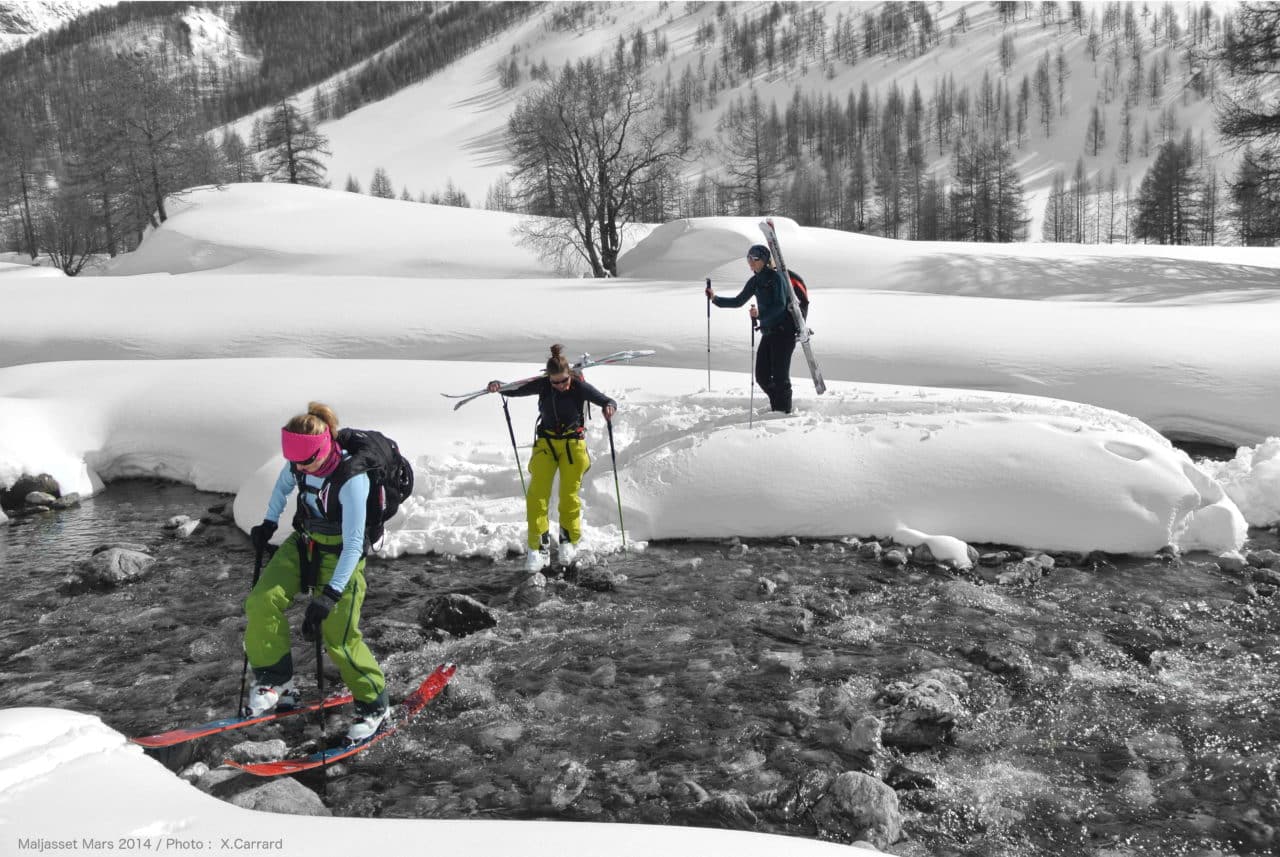 3 filles rivière copie
Helyum.ch