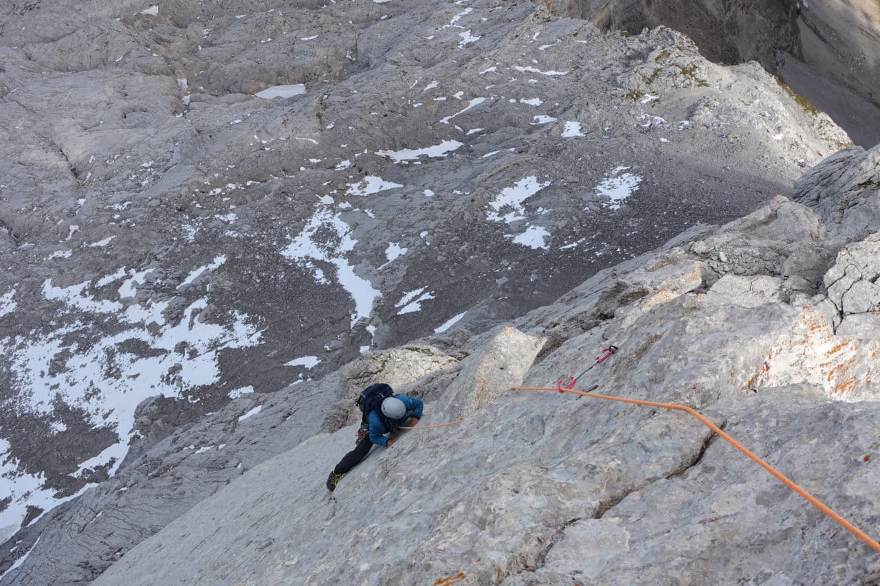 Helyum.ch arete du doigt pointe percée. longueur du haut