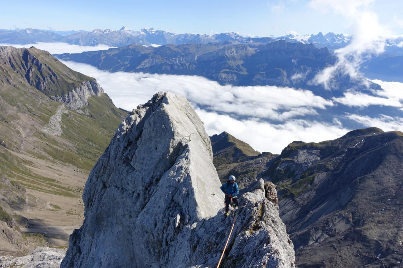 Helyum.ch arete du doigt pointe percée. Thierry songeur