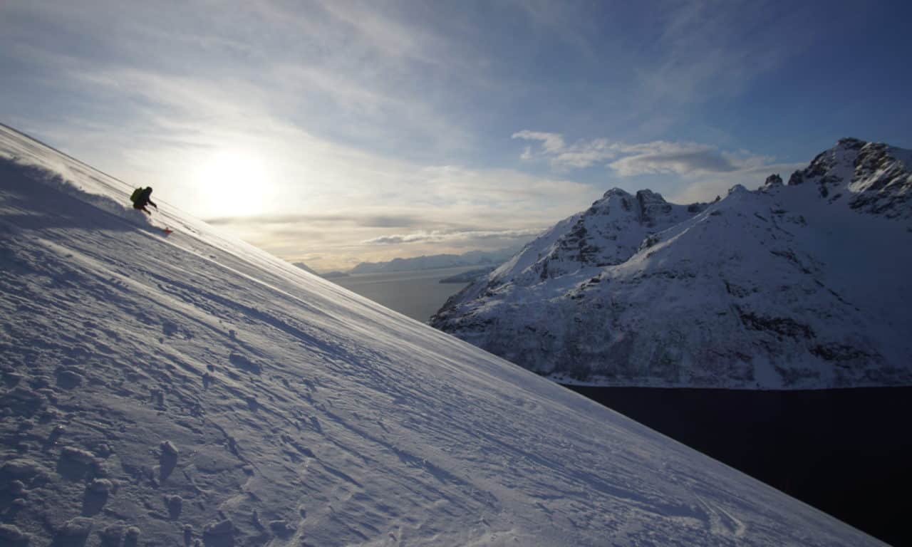 <span style="font-size:1.5em;"> SKI </span><br> Alpes de Lyngen/ Norvège <br> /// Avril 2025 /// <br><span style="color: #b0cc00;">3 Places disponibles</span>