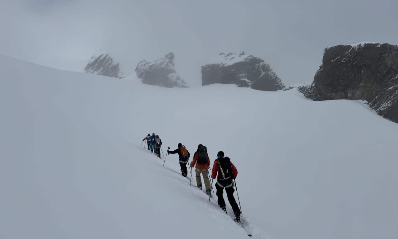 <span style="font-size:1.5em;"> SKI </span><br/> Randonnée à ski sur glacier <br/> /// 4, 5 et 6 avril 2025 /// <br/><span style="COLOR: #B0CC00;"> Places disponibles </span>