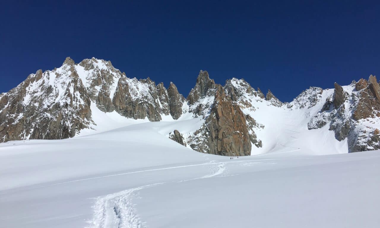 <span style="font-size:1.5em;"> SKI </span><br/> Haute-route Chamonix-Zermatt <br/> /// Mars 2025 /// <br/><SPAN STYLE="color: #b0cc00;"> Places disponibles </span>