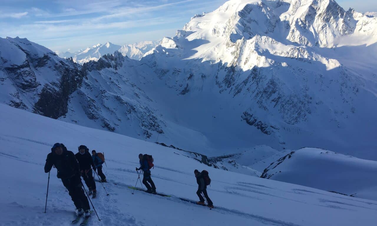 <span style="font-size:1.5em;"> SKI </span><br/> Haute-route Chamonix-Zermatt <br/> /// Mars 2025 /// <br/><SPAN STYLE="color: #b0cc00;"> Places disponibles </span>