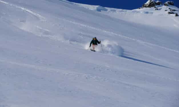 <span style="font-size:1.5em;"> SKI </span><br/> Cours avalanche – 1 journée <br/> /// 4 Janvier 2026 /// <br/><span style="color: #b0cc00;"> Places disponibles </span>