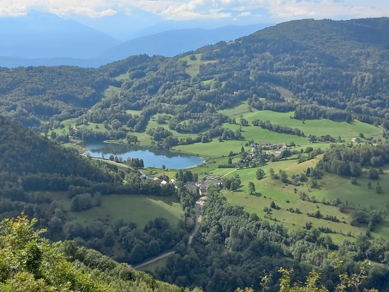 <span style="font-size:1.5em;"> NATURE </span><br> Pic de la Sauge, Arvey.<br> /// 8 juin 2025 /// <br><span style="color: #b0cc00;"> Places Disponibles </span>