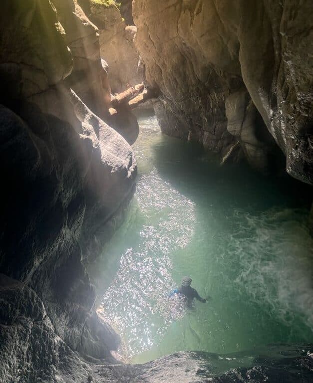 <span style="font-size:1.5em;"> CANYONING </span><br> Canyon de la Morge <br> /// 15 août & 5 septembre 2025 /// <br><span style="color: #b0cc00;"> Places disponibles </span>