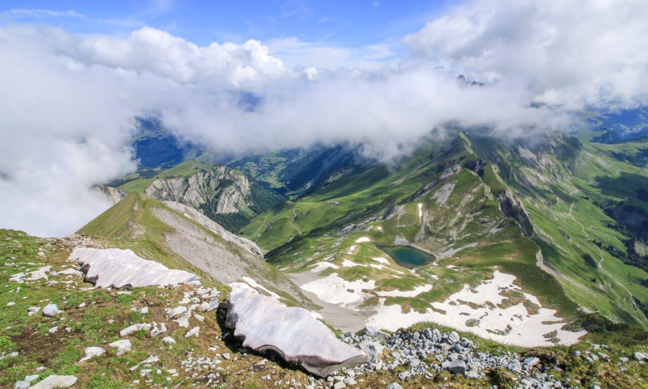 <span style="font-size:1.5em;"> NATURE </span><br> Tour de la Tulle- Mont Charvin<br> /// 6 juin 2025 /// <br><span style="color: #b0cc00;"> Places Disponibles </span>