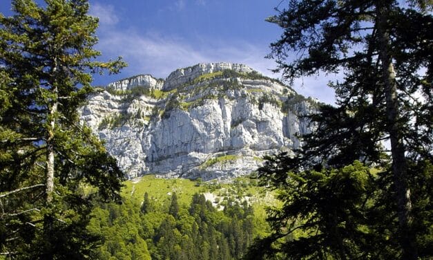 <span style="font-size:1.5em;"> NATURE </span><br> Tête du Parmelan<br> /// 25 Mai 2025 /// <br><span style="color: #b0cc00;"> Places Disponibles </span>