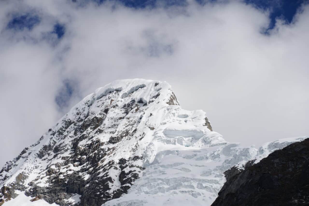 Glacier de l’Artesonraju, terrain crevassé dangereux pour les recherches