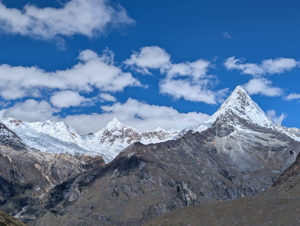 Artesonraju au Pérou, montagne emblématique de la Cordillère Blanche