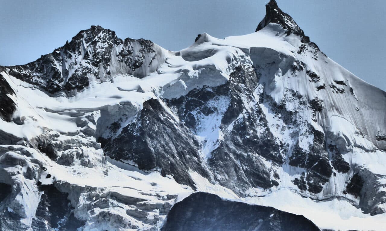 <span style="font-size:1.5em;"> ALPINISME </span><br> Bishorn <br> /// 6-7 septembre 2025 /// <br><span style="color: #b0cc00;"> Places disponibles </span>