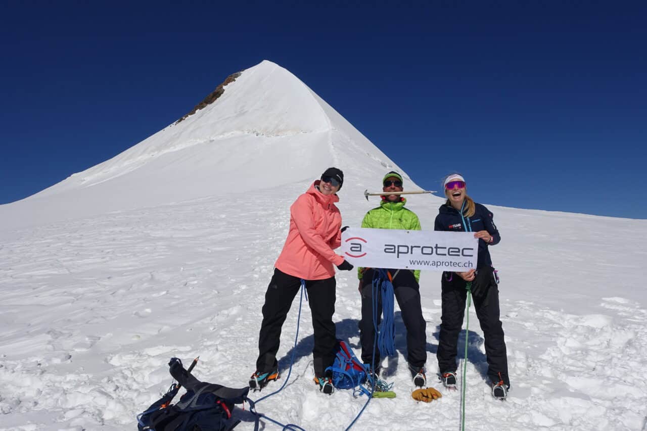 Aprotec Traversée du Lyskamm en bas de la descente Helyum.ch