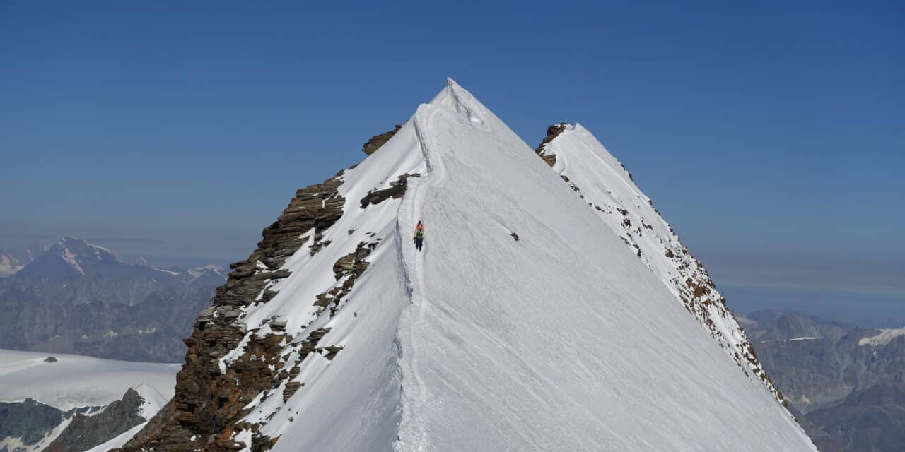 Lyskamm : Une traversée Ouest – Est à deux cordées.
