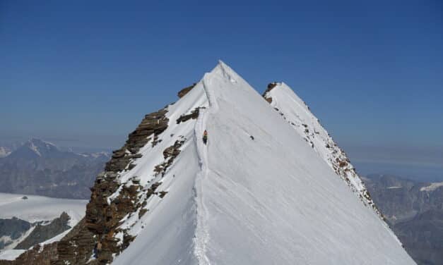 Lyskamm : Une traversée Ouest – Est à deux cordées.