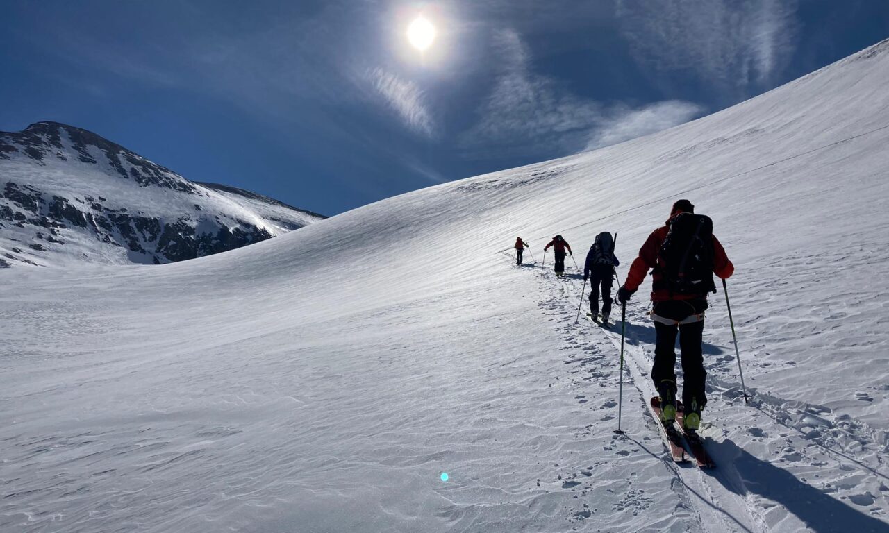 <span style="font-size:1.5em;"> SKI </span><br/> Haute-route Imperiale <br/> /// 8 au 12 avril 2026 /// <br/><SPAN STYLE="color: #b0cc00;"> Places disponibles </span>