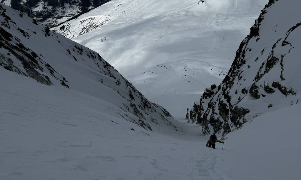 <span style="font-size:1.5em;"> SKI </span><br/> Couloir à ski <br/> /// 5 au 6 février 2026 /// <br/><span style="COLOR: #B0CC00;"> Places disponibles </span>