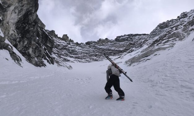 <span style="font-size:1.5em;"> SKI </span><br/> Couloir à ski <br/> /// 5 au 6 février 2026 /// <br/><span style="COLOR: #B0CC00;"> Places disponibles </span>