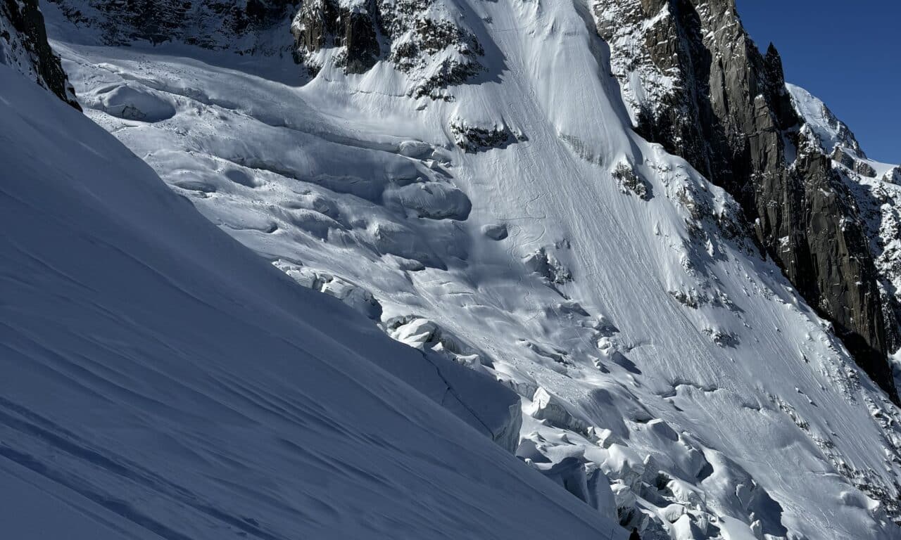 <span style="font-size:1.5em;"> SKI </span><br/> Couloir à ski <br/> /// 5 au 6 février 2026 /// <br/><span style="COLOR: #B0CC00;"> Places disponibles </span>