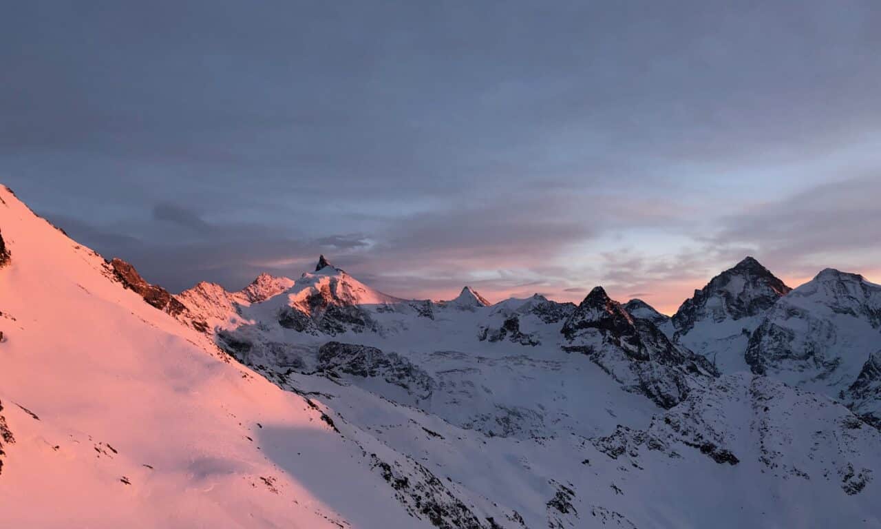 <span style="font-size:1.5em;"> SKI </span><br/> Haute-route Imperiale <br/> /// 8 au 12 avril 2026 /// <br/><SPAN STYLE="color: #b0cc00;"> Places disponibles </span>