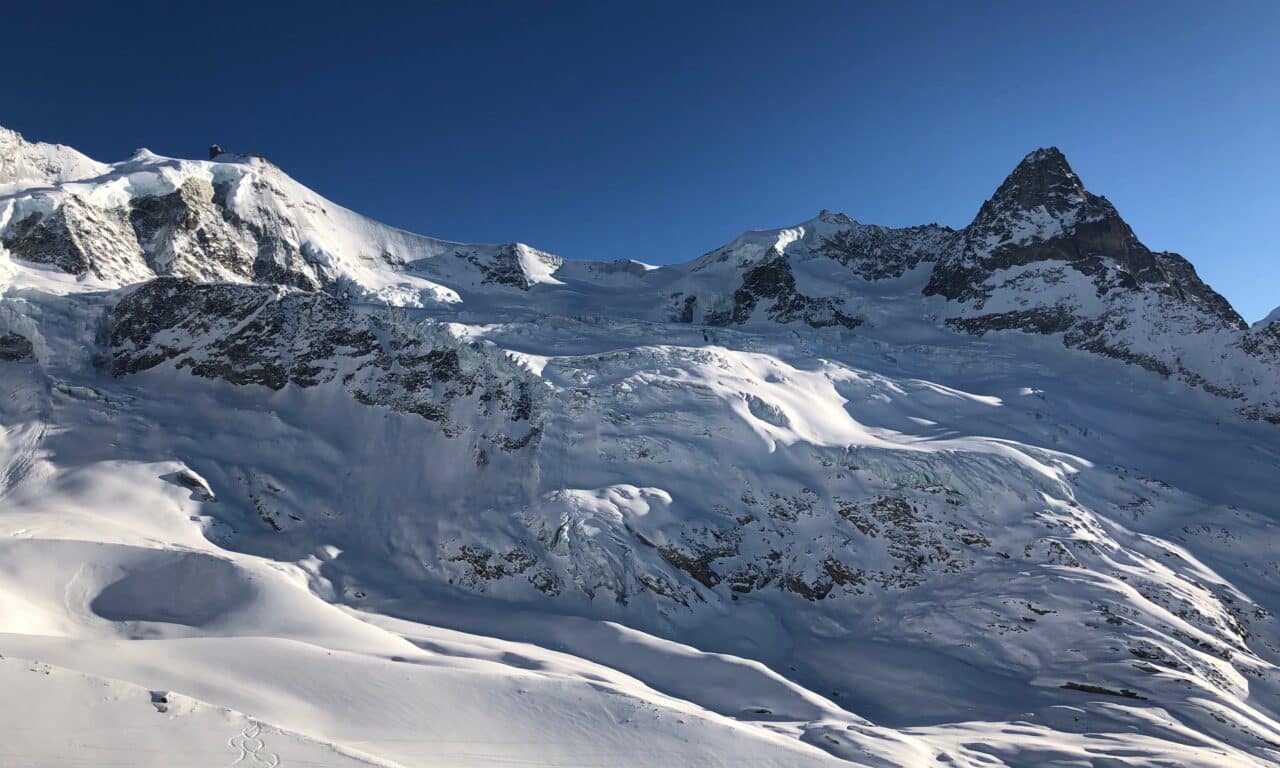 <span style="font-size:1.5em;"> SKI </span><br/> Haute-route Imperiale <br/> /// 8 au 12 avril 2026 /// <br/><SPAN STYLE="color: #b0cc00;"> Places disponibles </span>