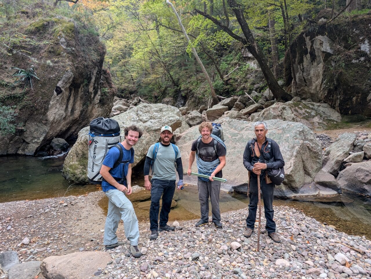 Approche vers El Gigante avec le guide du parc et le responsable du ranch de San Lorenzo.