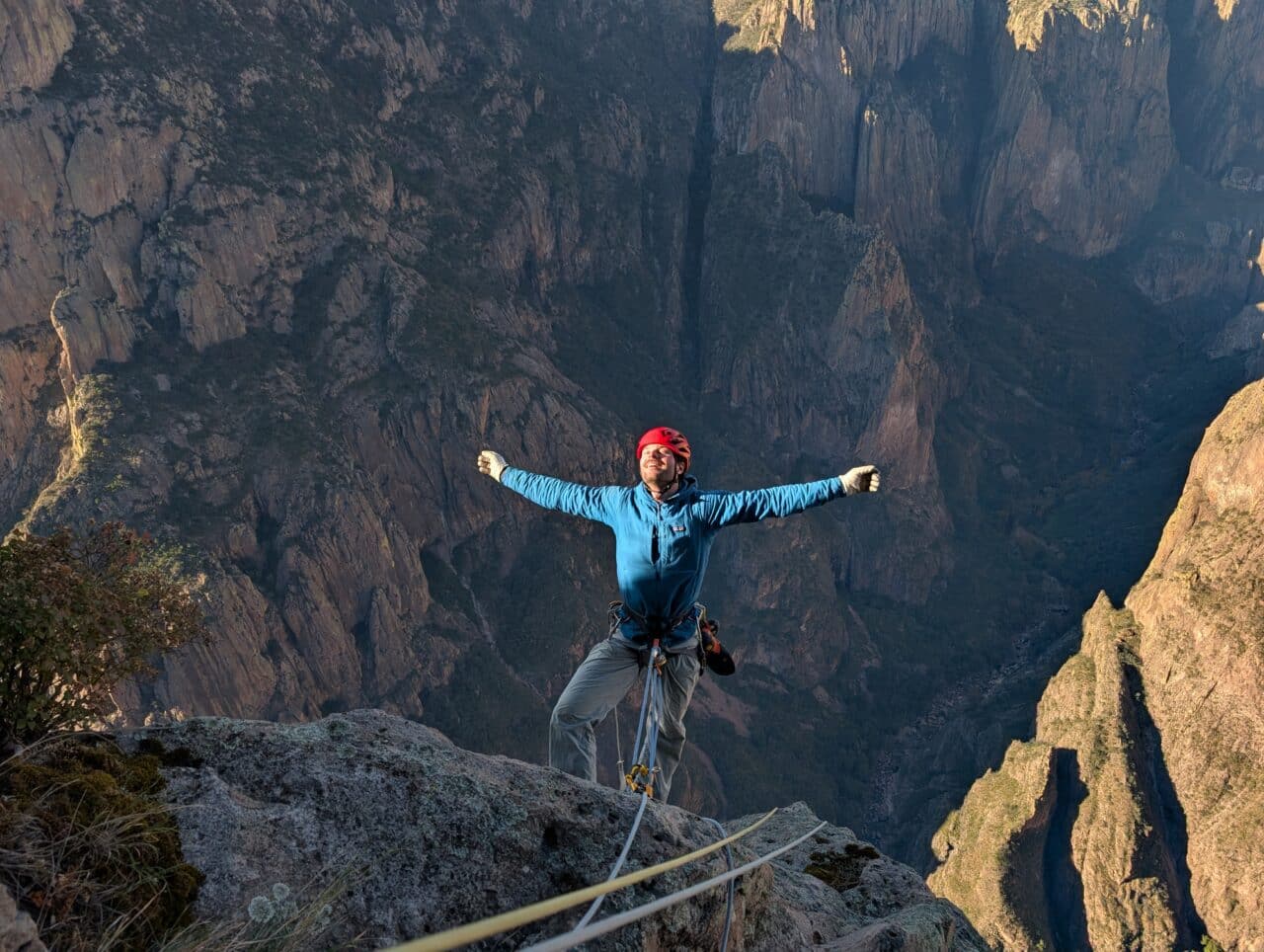 Stan découvre le soleil pour la première fois dans la voie Logical Progression sur El Gigante.
