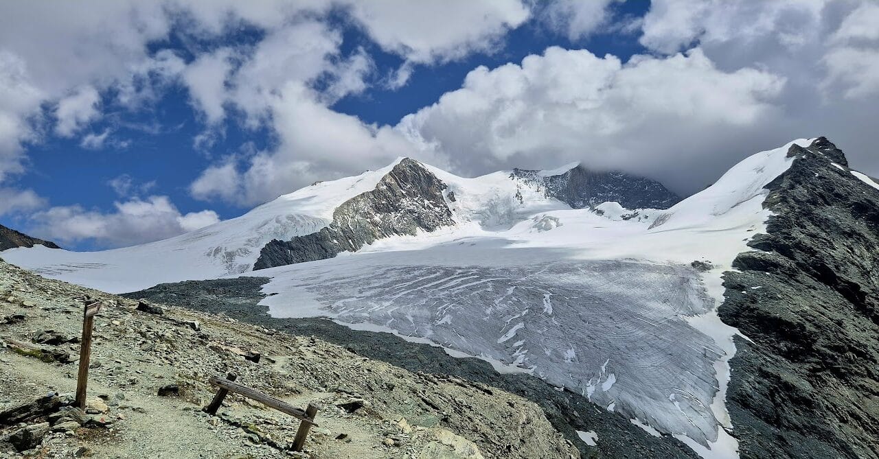  <span style="font-size:1.5em;"> ALPINISME </span><br> Ascension du Bishorn  <br> /// 27 et 28 juin 2026 /// <br><span style="COLOR: #B0CC00;"> Places disponibles </span>