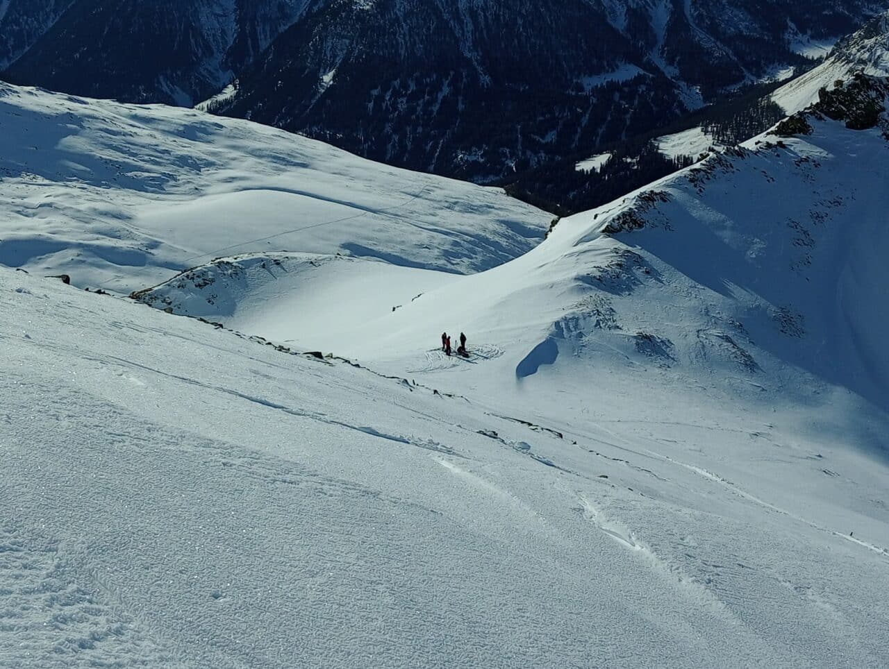 Helyum.ch Zuort janvier 2026. un groupe au col