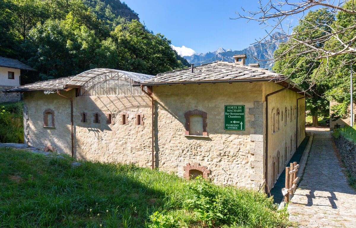 <span style="font-size:1.5em;"> NATURE </span><br> Arnad, ça vous dit?<br> /// 20 au 23 Avril, 2026/// <br><span style="color: #b0cc00;"> Places Disponibles </span>