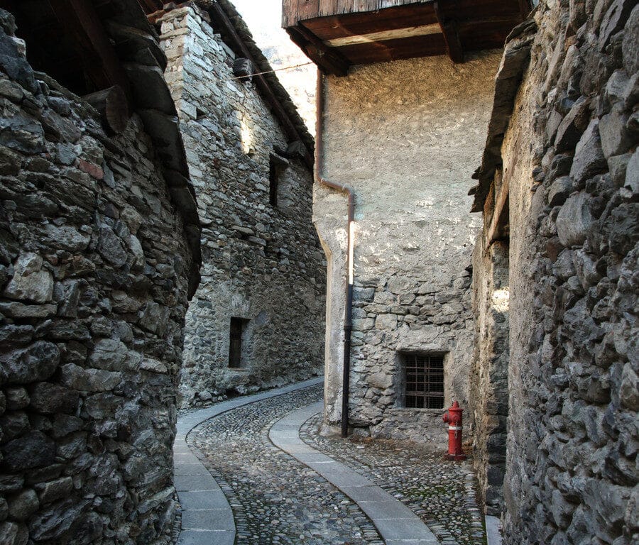 <span style="font-size:1.5em;"> NATURE </span><br> Arnad, ça vous dit?<br> /// 20 au 23 Avril, 2026/// <br><span style="color: #b0cc00;"> Places Disponibles </span>