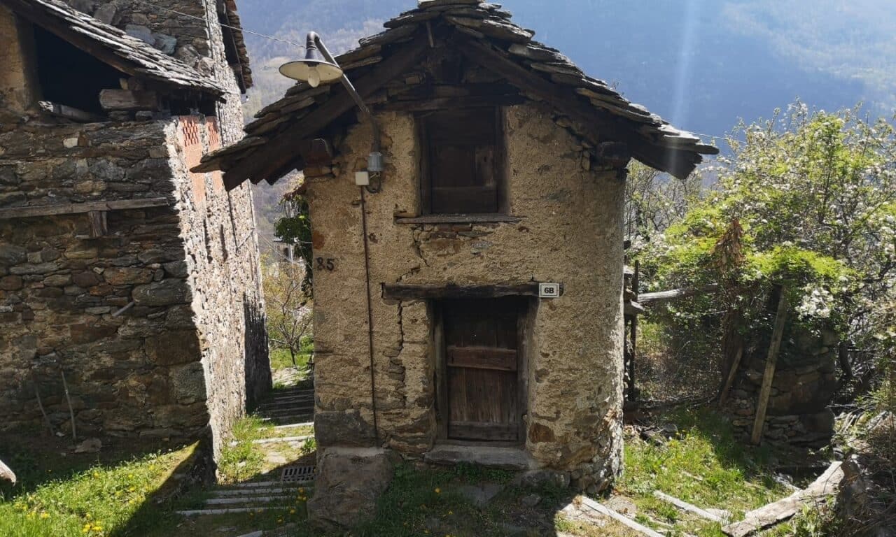 <span style="font-size:1.5em;"> NATURE </span><br> Arnad, ça vous dit?<br> /// 20 au 23 Avril, 2026/// <br><span style="color: #b0cc00;"> Places Disponibles </span>