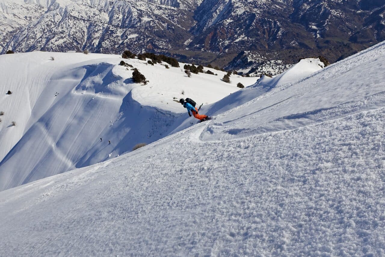 Ouzbekistan Helyum.ch ski région Chimgan avec notre splitboarder