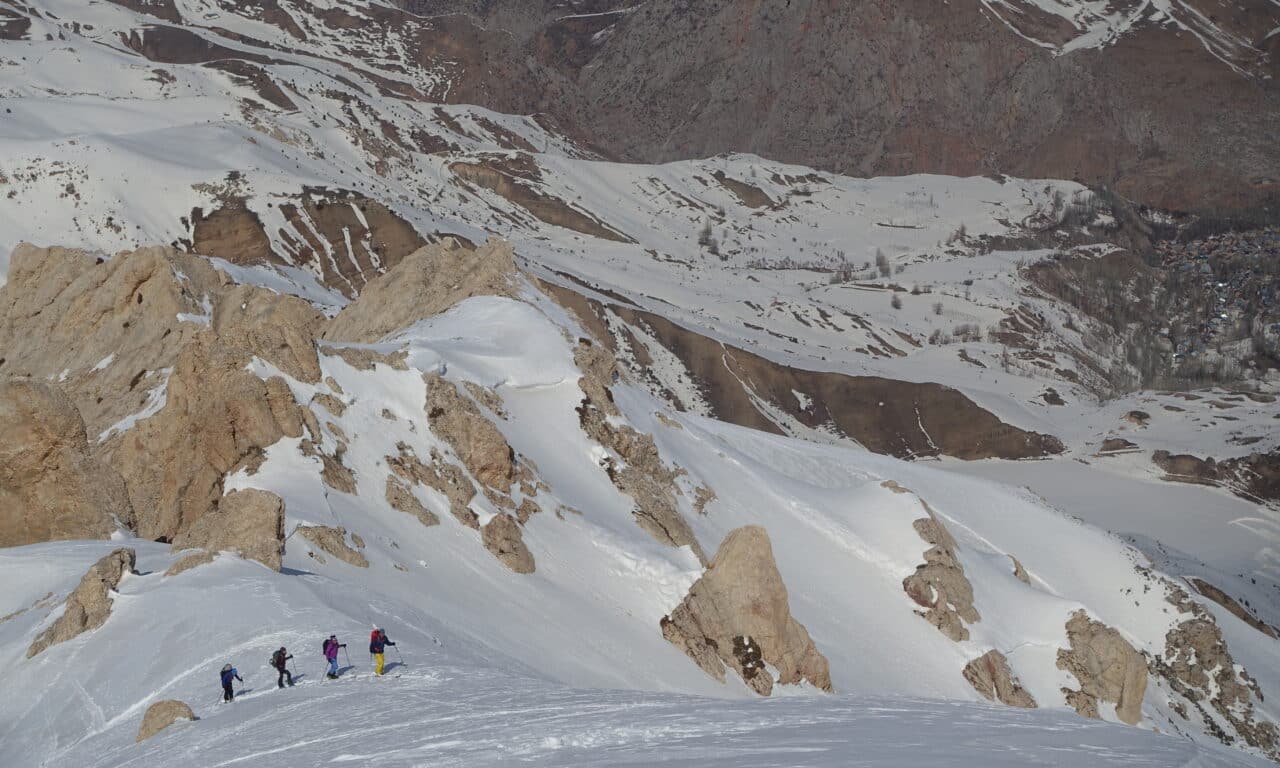 <span style="font-size:1.5em;"> SKI </span><br/> Ouzbékistan Asie centrale <br/> /// 18-27 février 2028 /// <br><span style="color: #b0cc00;"> Places Disponibles</span>