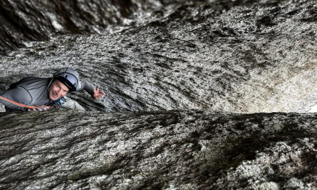 <span style="font-size:1.5em;"> ESCALADE </span><br> Voie des cheminées <br> /// 1,2 et 3 aout 2026 /// <br><span style="COLOR: #B0CC00;"> Places disponibles </span>