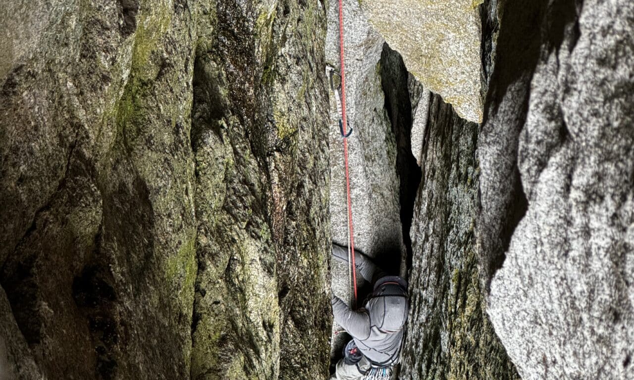 <span style="font-size:1.5em;"> ESCALADE </span><br> Voie des cheminées <br> /// 1,2 et 3 aout 2026 /// <br><span style="COLOR: #B0CC00;"> Places disponibles </span>