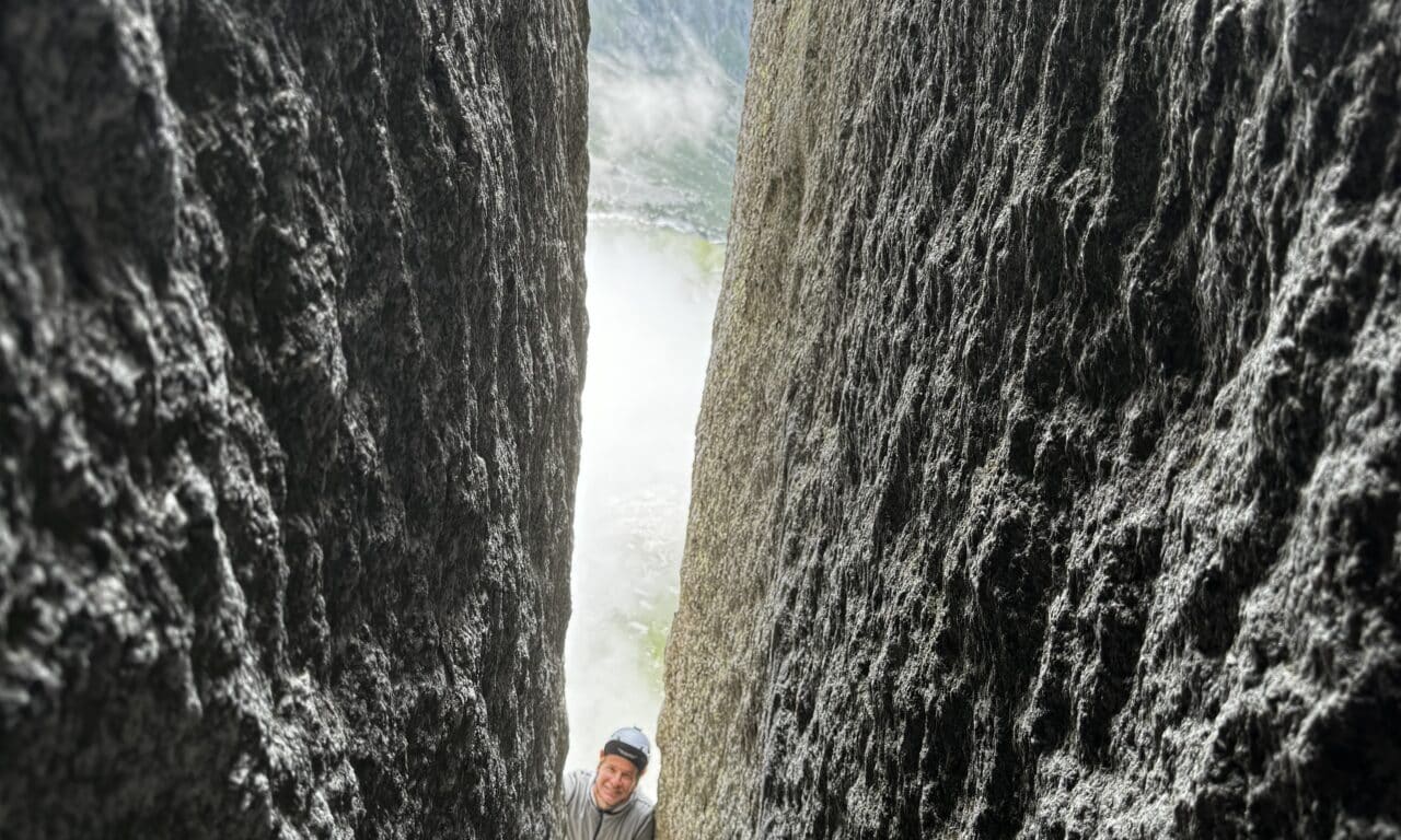 <span style="font-size:1.5em;"> ESCALADE </span><br> Voie des cheminées <br> /// 1,2 et 3 aout 2026 /// <br><span style="COLOR: #B0CC00;"> Places disponibles </span>