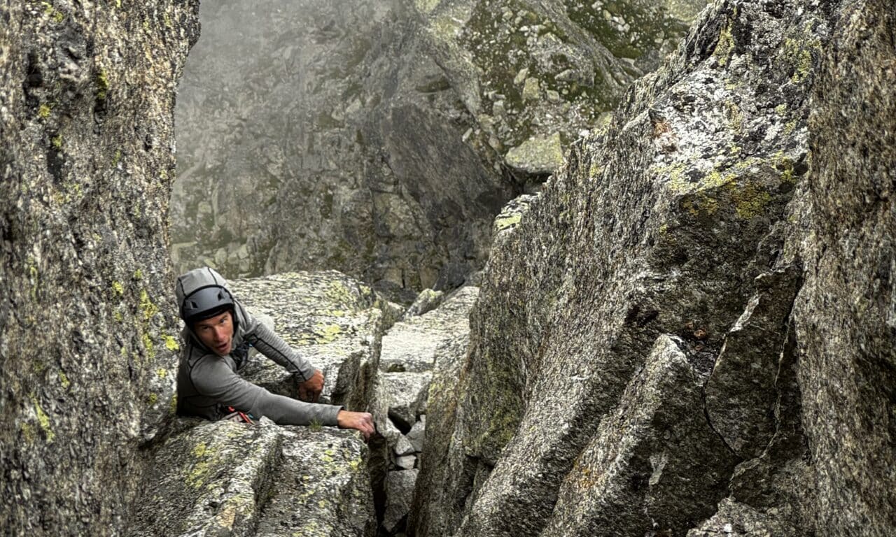 <span style="font-size:1.5em;"> ESCALADE </span><br> Voie des cheminées <br> /// 1,2 et 3 aout 2026 /// <br><span style="COLOR: #B0CC00;"> Places disponibles </span>