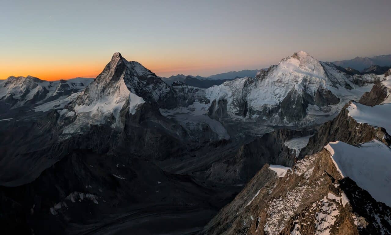 <span style="font-size:1.5em;"> ALPINISME </span><br> Dent Blanche <br> /// 1-2 août 2026 /// <br><span style="color: #b0cc00;"> Place disponible </span>