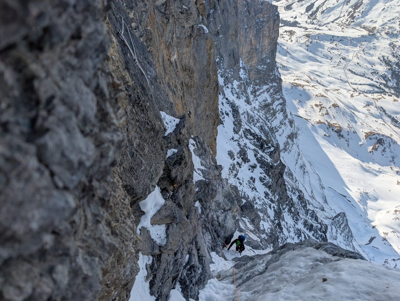 Début de la rampe face nord de l’Eiger progression en terrain mixte