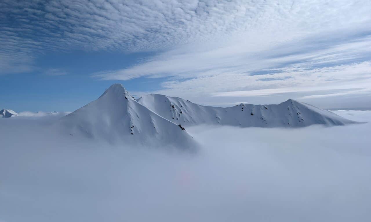 <span style="font-size:1.5em;"> SKI </span><br/> Svalbard Norvège <br/> /// 24-30 mai 2027 /// <br/><span style="color: #b0cc00;"> Places Disponibles </span>
