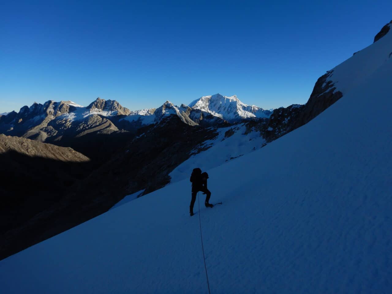 Helyum.ch Pérou 2026 trek et ascensions. en montant a l'ischinca