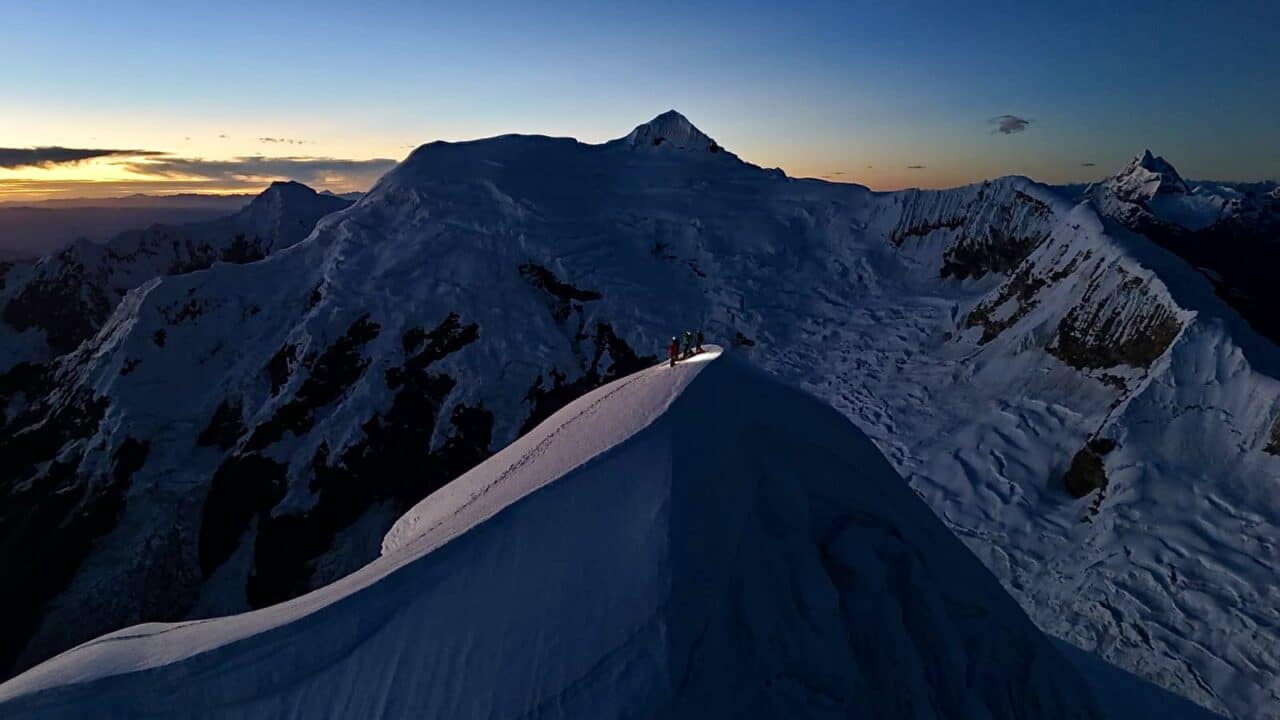 Helyum.ch Pérou 2026 trek et ascensions. sommet du Tocclaraju