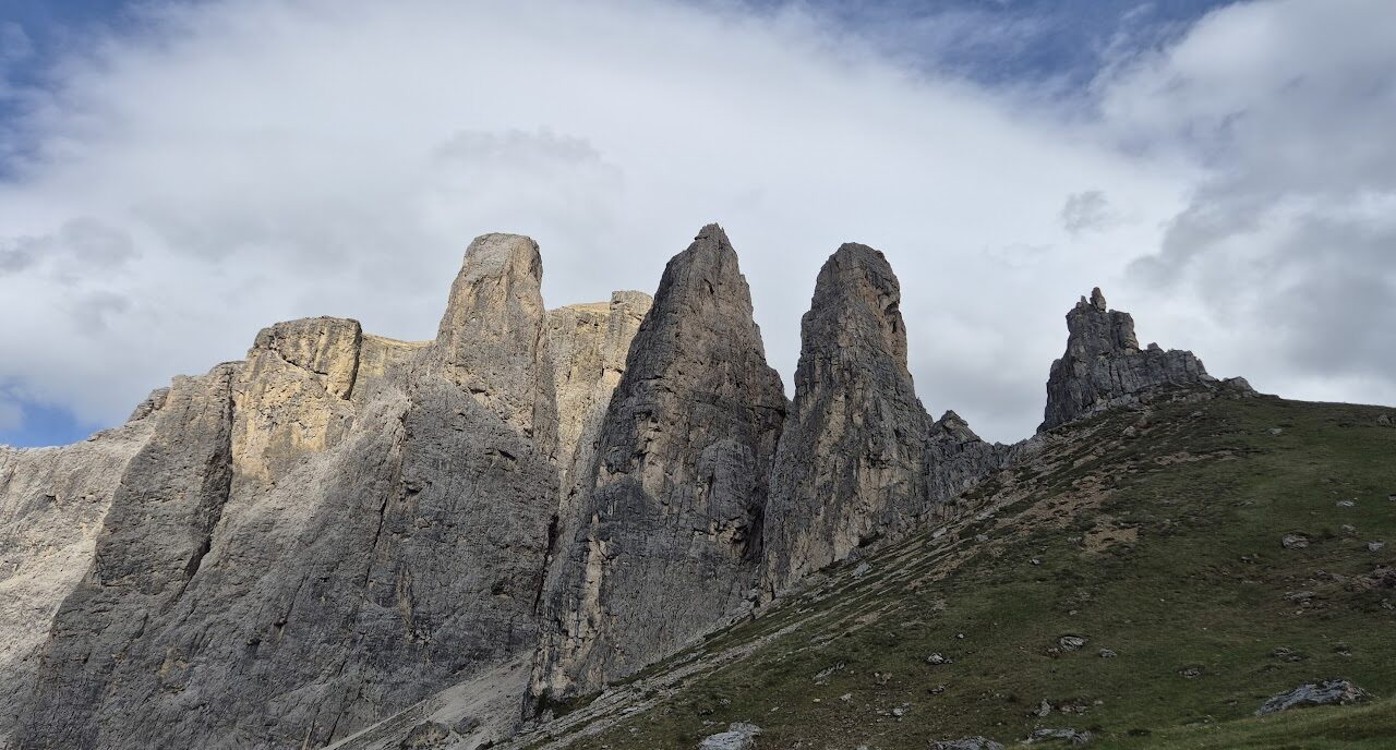 <span style="font-size:1.5em;">Escalade </span><br> Grimpe aux Dolomites   <br> /// Du 1er au 5 septembre 2027 /// <br><span style="COLOR: #B0CC00;"> Places disponibles </span>
