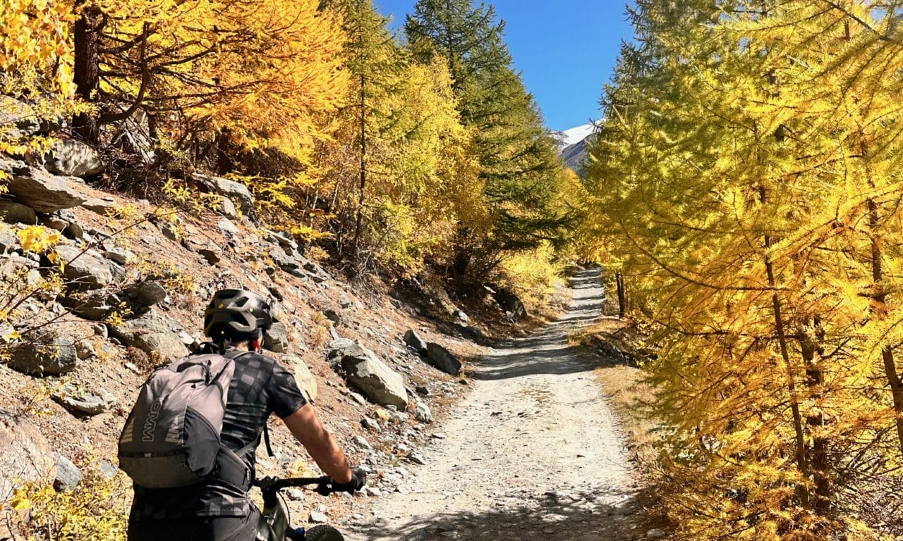<span style="font-size:1.5em;"> NATURE </span><br/> E-bike Zermatt  <br/> /// octobre 2026 /// <br/><span style="color: #b0cc00;"> Places disponibles </span>