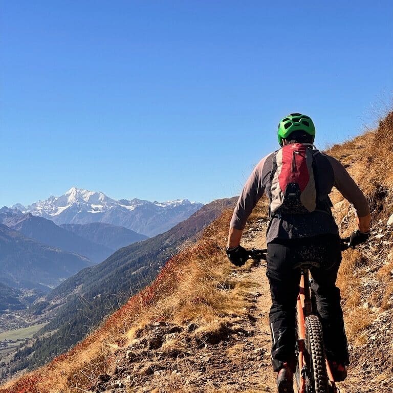 <span style="font-size:1.5em;"> NATURE </span><br/> E-bike Furka Zermatt  <br/> ///10 au 12 octobre 2026 /// <br/><span style="color: #b0cc00;"> Places disponibles </span>