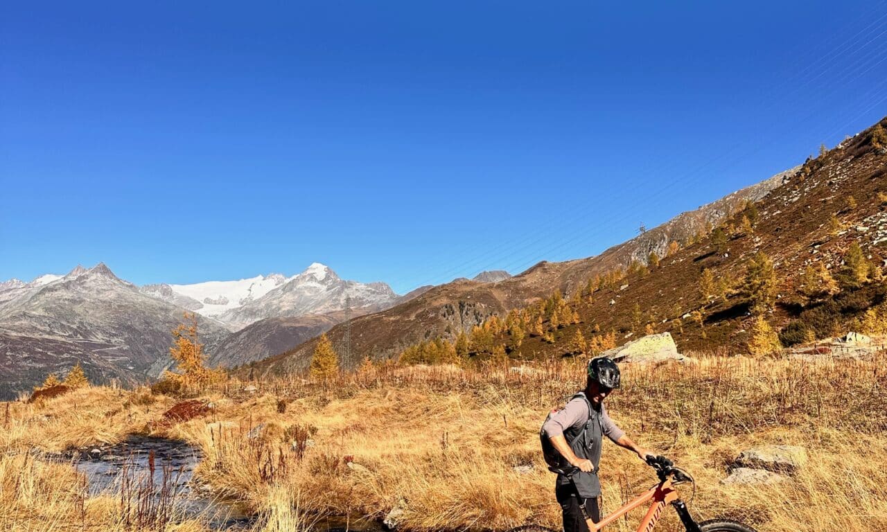<span style="font-size:1.5em;"> NATURE </span><br/> E-bike Furka Zermatt  <br/> ///10 au 12 octobre 2026 /// <br/><span style="color: #b0cc00;"> Places disponibles </span>