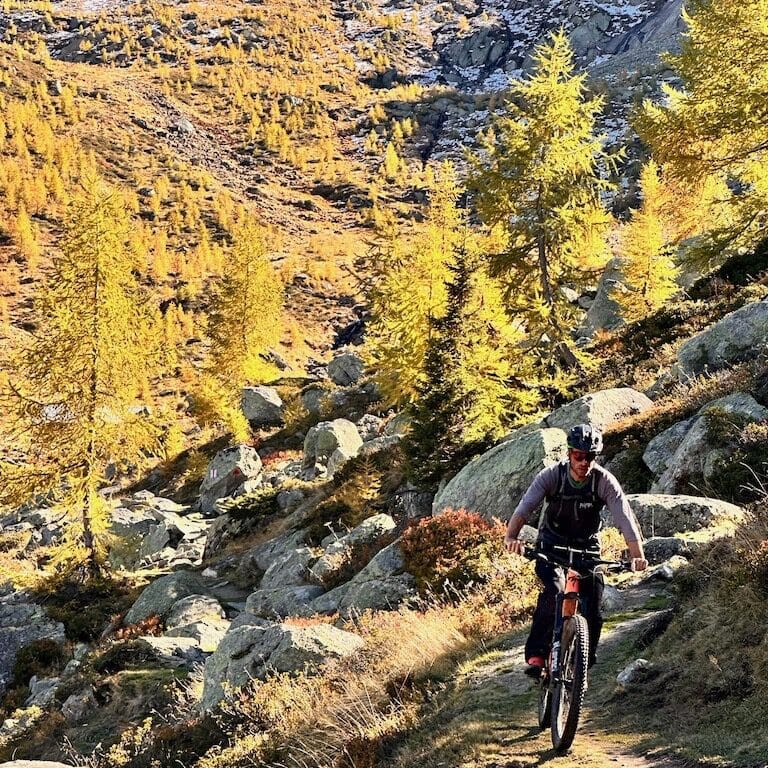 <span style="font-size:1.5em;"> NATURE </span><br/> E-bike Furka Zermatt  <br/> ///10 au 12 octobre 2026 /// <br/><span style="color: #b0cc00;"> Places disponibles </span>